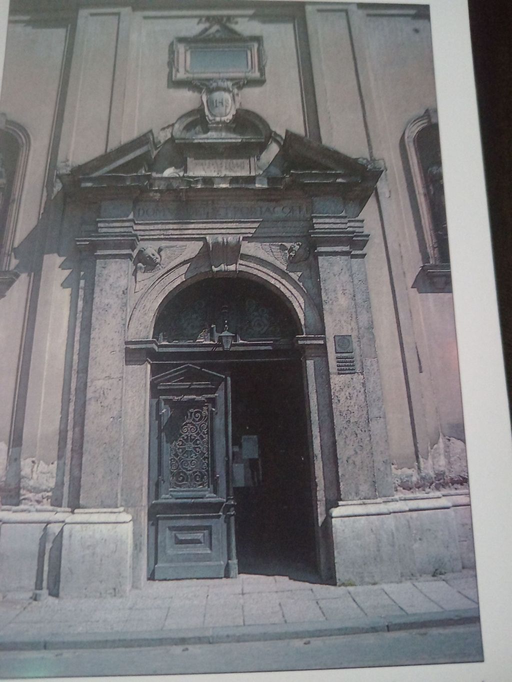 Crkva sv. Katarine, portal